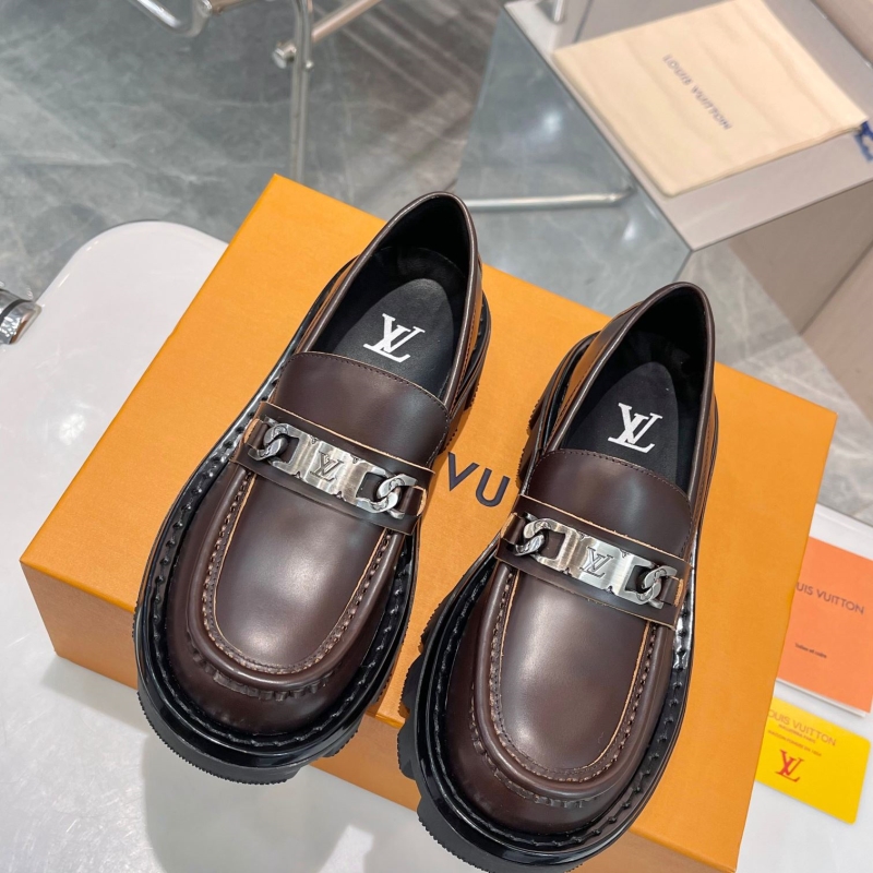 l0vis Vvtt0n loafers